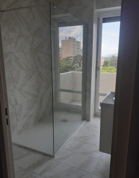 Salle d'eau effet marbre