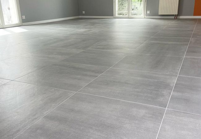Pose de carrelage gris simple